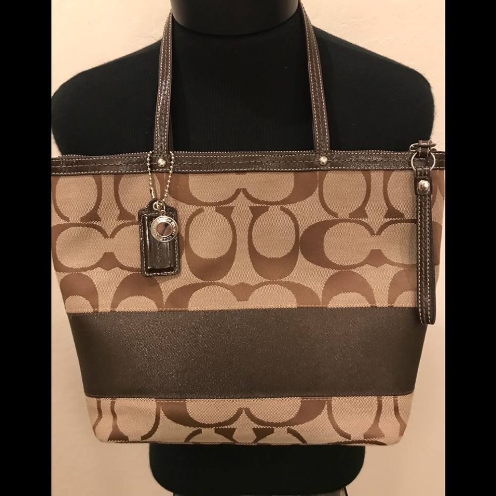 NWOT COACH Signature Zip Top Tote
